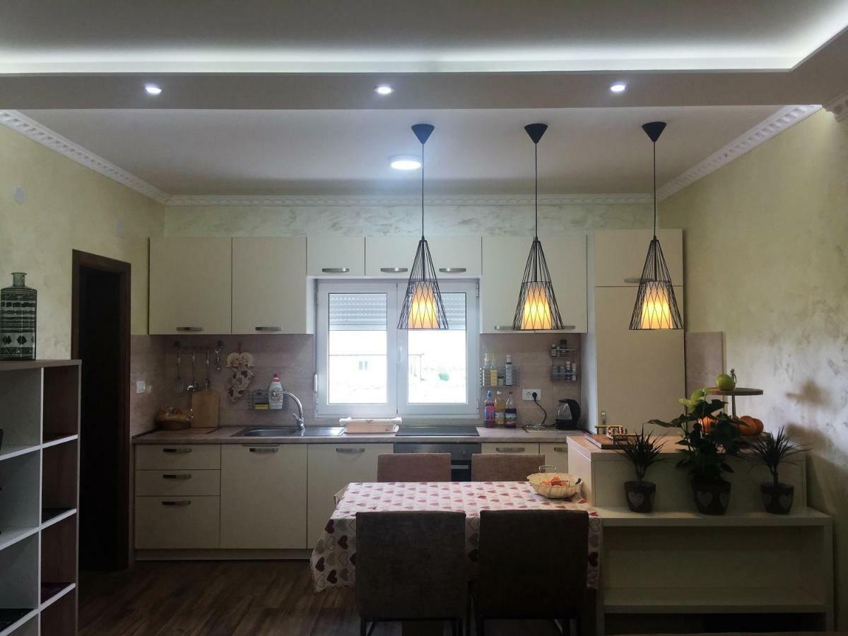 Eko Apartmani Krackovic Golubovci Exterior photo